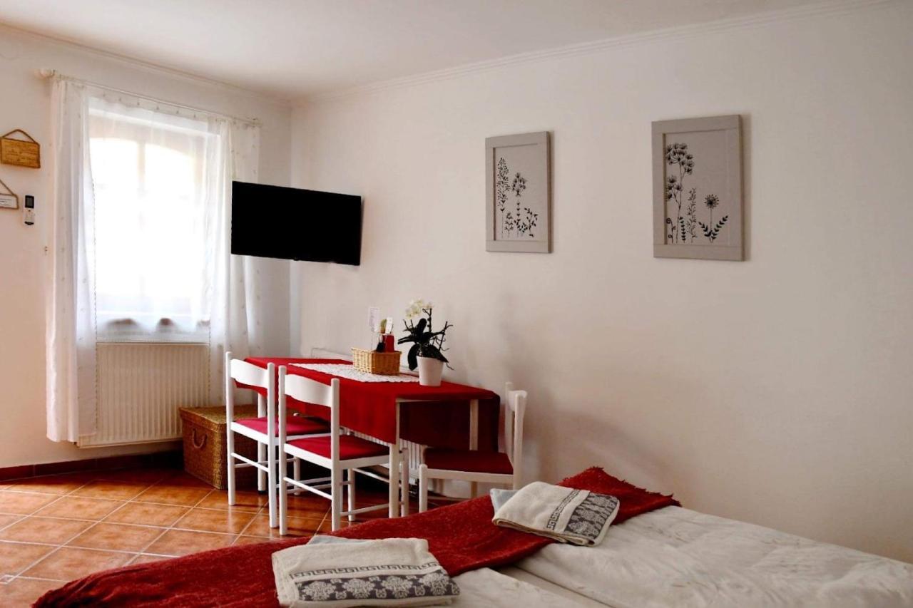 Szentesi Panzio Bed & Breakfast Fertorakos Exterior photo