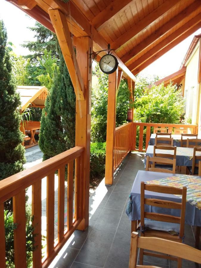 Szentesi Panzio Bed & Breakfast Fertorakos Exterior photo